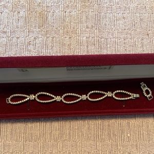 Jacqueline Kennedy necklace and bracelet.